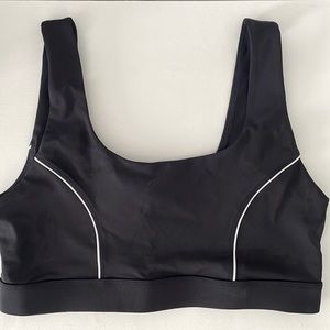 NWT Fabletics Medium Impact Piped Sports Bra